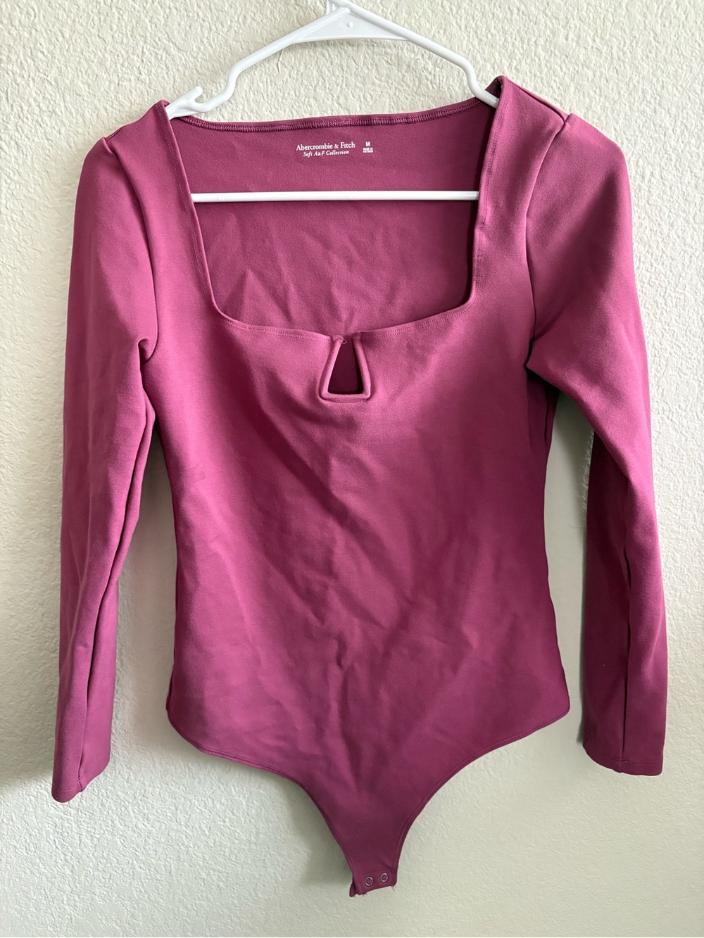 Abercrombie & Fitch Long Sleeve Scoop Keyhole Bodysuit - Rose